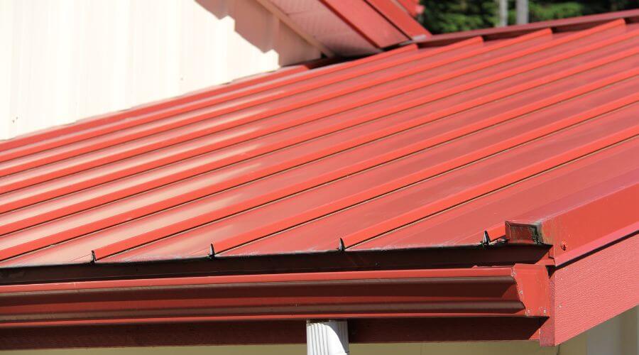 Professional gutter cleaning in Middletown, IA